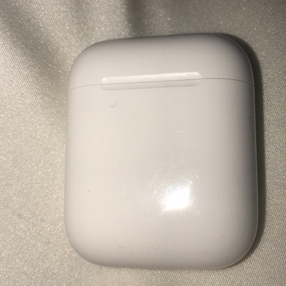 Apple airpods Charging case